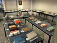 Bekijk details van Grootse boekbandexpositie in de Athenaeumbibliotheek